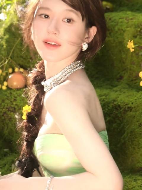 赵露思代言蕉内品牌迎新春