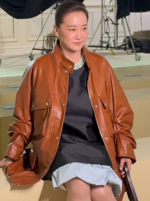 贾玲解散大碗娱乐喜剧天团，辞任董事长专注创作