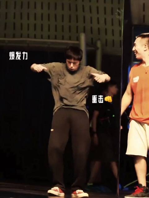 陈烁学舞从笨拙到游刃有余，展现热爱动人模样