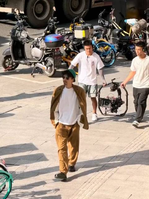 赵又廷喊话电视剧爱情没有神话，追问何韩剧情进展