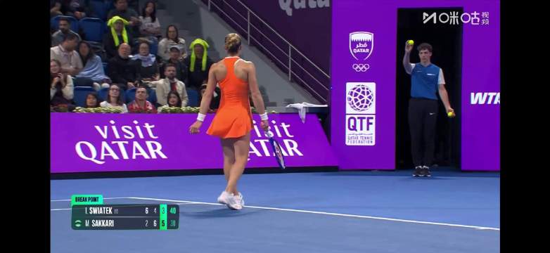 斯瓦泰克多哈赛争议判罚引热议，视频回放确认两跳