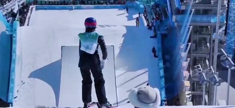 谷爱凌十八岁冬奥夺冠，四年磨一剑惊艳世界