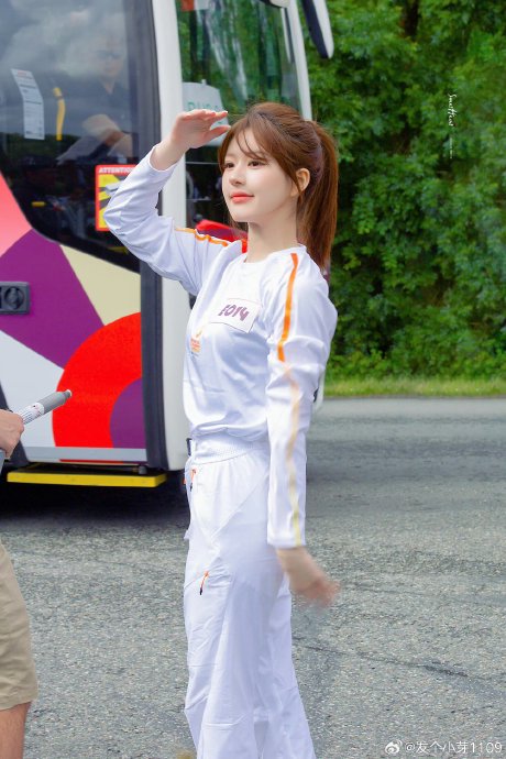 赵露思Kitty猫热潮对粉丝群体和艺人形象产生了哪些积极影响？