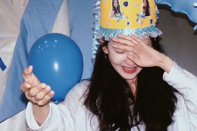 章若楠在生日直播中为何用手语向听障粉丝表达感谢？