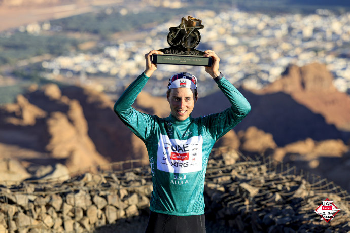 韩国选手崔佳恩此次夺冠与之前瑞士莱克斯站资格赛的逆转有何相似之处？