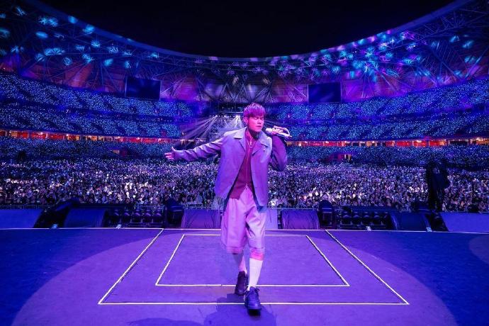 周杰伦杭州演唱会的曲目单会包含哪些新歌和经典曲目？