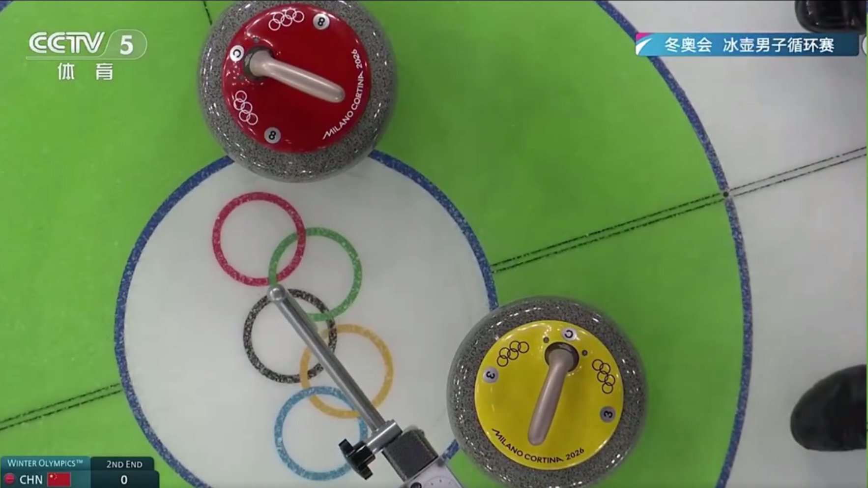 米兰冬奥冰壶赛中国首局偷2分，裁判5次测量定胜负