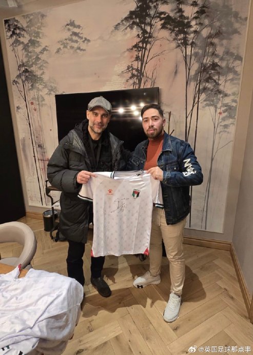 瓜迪奥拉为加沙截肢足球队签巴勒斯坦队球衣