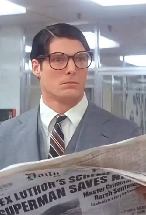 为了证实他是超人 自己从窗户跳了下去