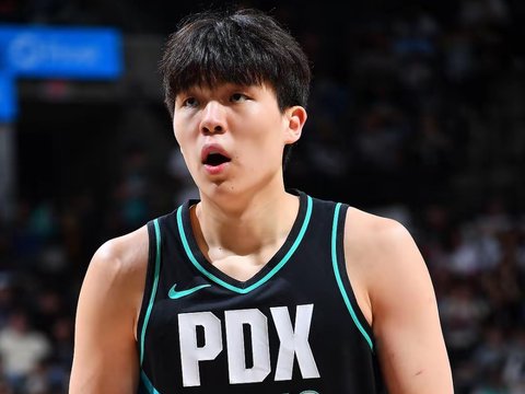 好不容易打首节却崩了！攻守+篮板弊端尽显，本赛季恐很难重用了