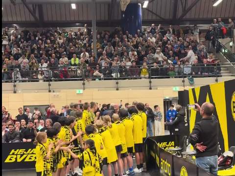 樊振东去了德甲后，真的肉眼可见的开心，仿佛又回到了以前的样子！