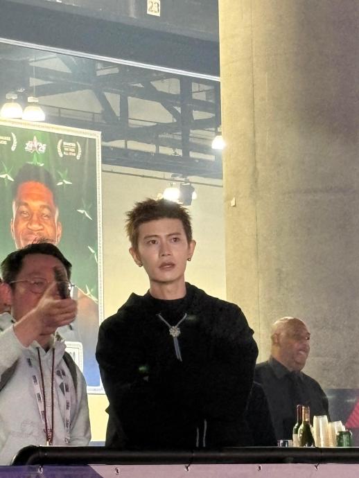 任嘉伦在NBA全明星现场观看Cortis表演，具体是什么时间和位置？