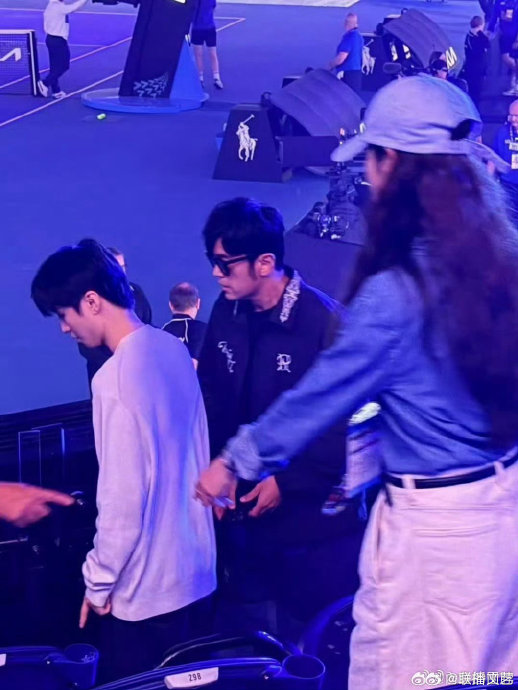 王俊凯和周杰伦两人私下关系如何，他们有哪些经典互动？