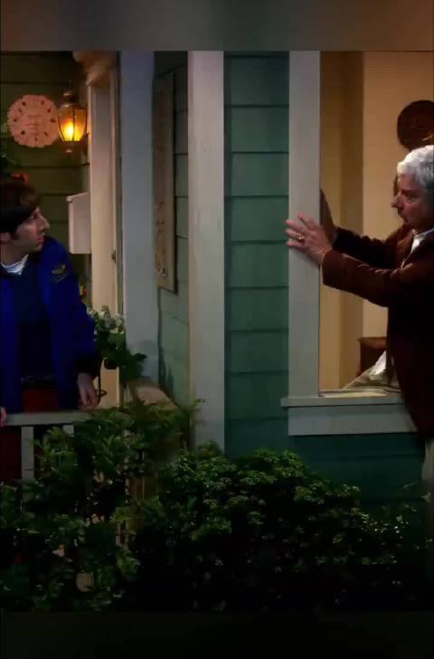 霍华德：至少我妈还让她男朋友逃窗走