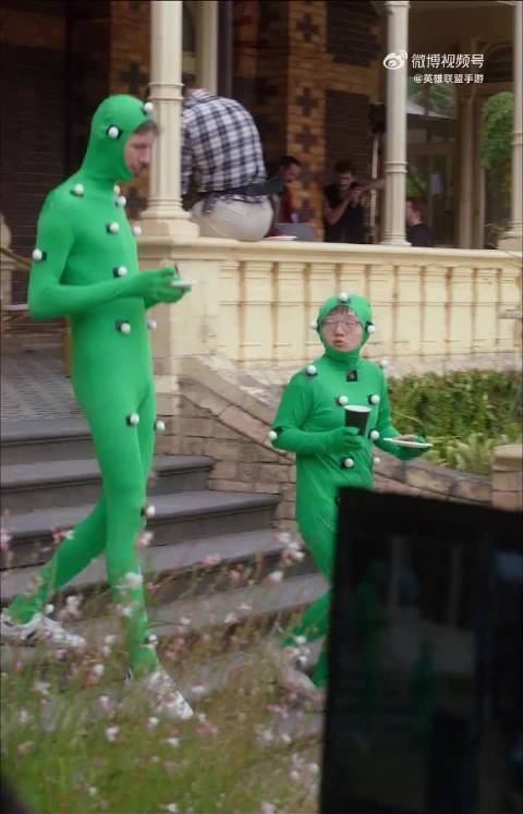 王俊凯周杰伦同框代言英雄联盟手游新皮肤