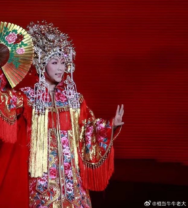 李玉刚《新贵妃醉酒》为何能被称作春晚传统文化破圈的里程碑？