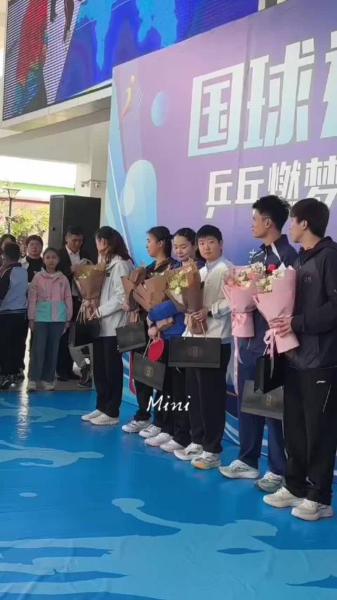 2月2日，孙颖莎、何卓佳、周启豪、向鹏出席校园活动