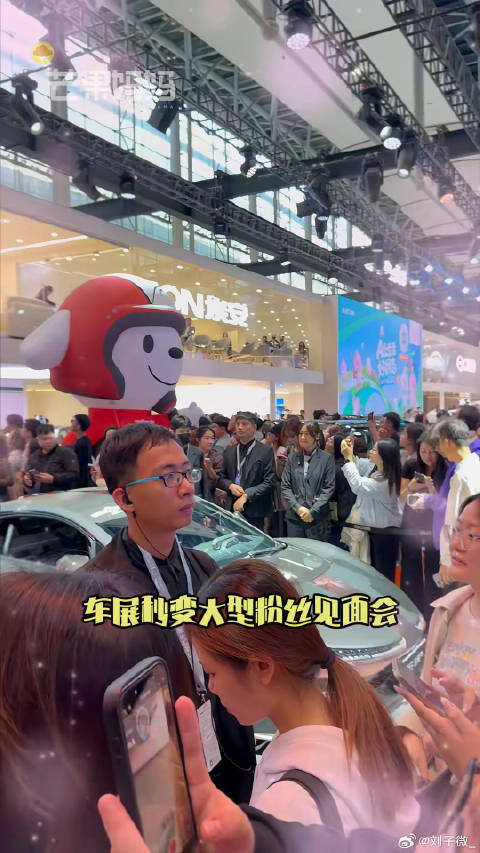 周柏豪惊现广州逛车展 微博VC计划