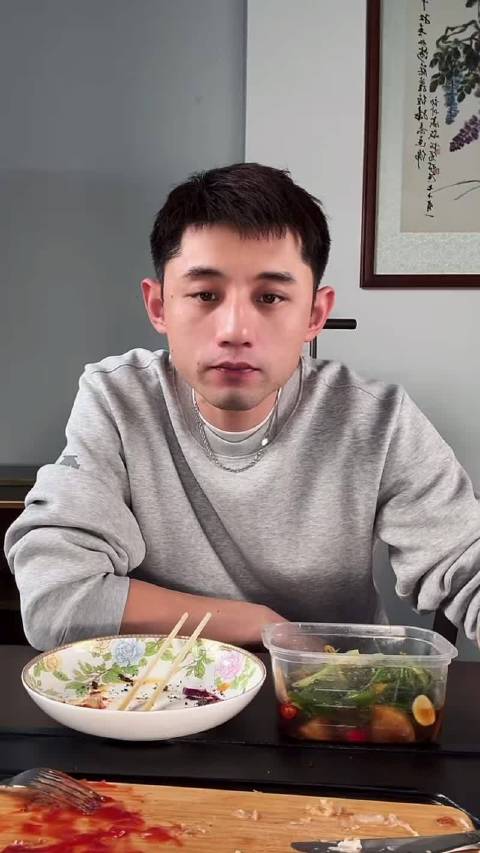 我勒个严格控制饮食，自律哥哥