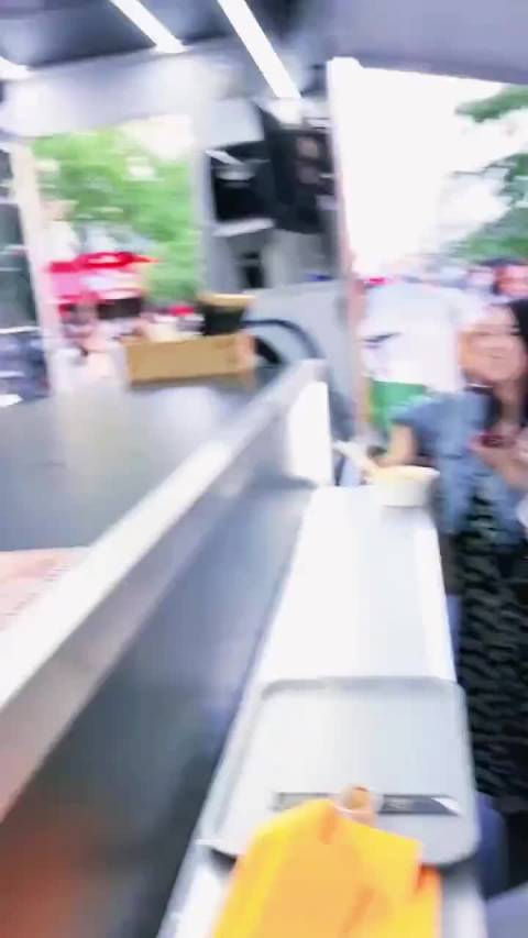 高圆圆接地气的明星 高圆圆 气质女神 街边美食