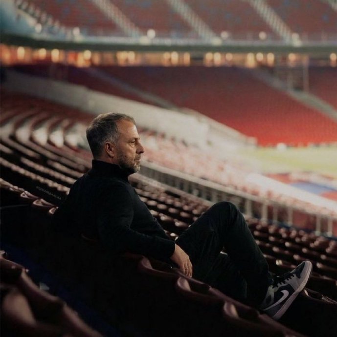 巴塞罗那门将霍安·加西亚在比赛中出现了哪些低级失误？