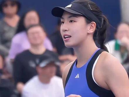 网坛女神闪耀绿茵场，莎拉波娃、莱巴金娜、王欣瑜挥拍引关注