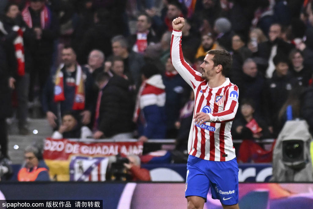 国王杯-卢克曼传射格刀破门 加西亚染红巴萨半场崩盘0-4马竞