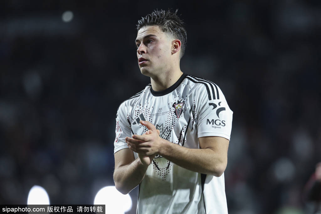 巴萨惨败马竞：历史的重演与战术的反思