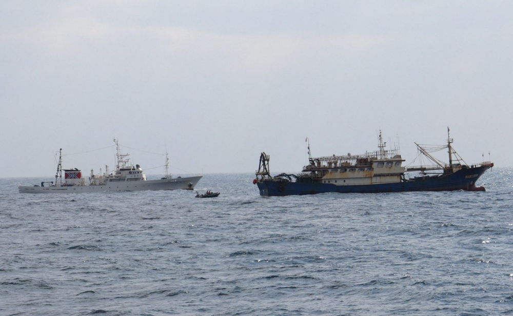 非法抓扣中方船长，高市早苗刚胜选就挑衅，外交部正告亮剑