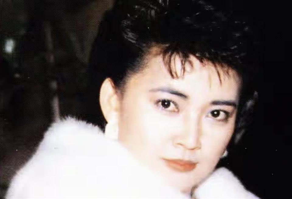 林凤娇算不算顶级大美女？看她和林青霞、关之琳的合照便一目了然