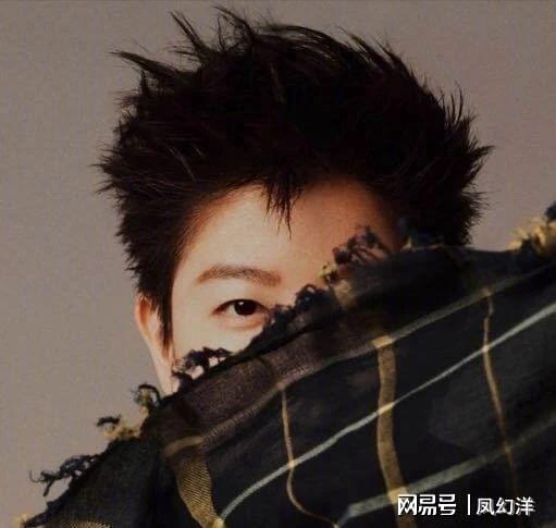 《嘉人》将用了七年的头像换成孙颖莎，只为宣传孙颖莎最新杂志|elle|嘉人|孙颖莎|巴黎奥运会|时尚芭莎