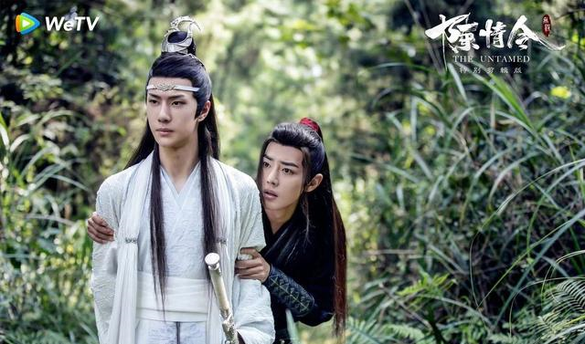 肖战王一博重庆双子塔应援改时间,现场播放光点、无感等三首歌曲