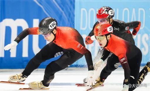 米兰冬奥短道速滑男子1000米预赛:刘少昂小组第一稳晋级,林孝埈遭犯规裁判改判逆袭,孙龙0.002秒绝杀惊险晋级