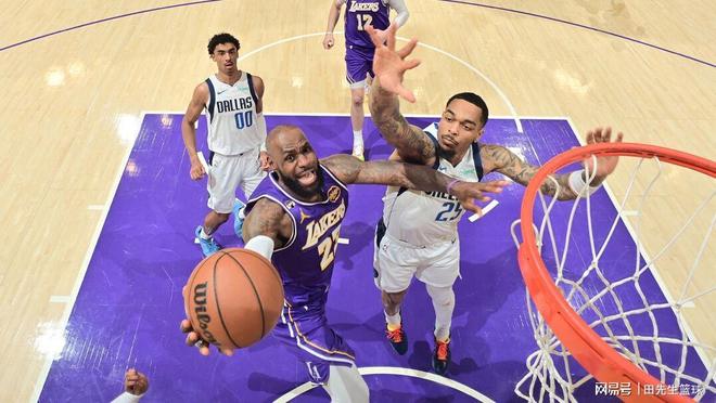 詹姆斯爆砍三双！助湖人送独行侠9连败，一战彻底看清这三个人！