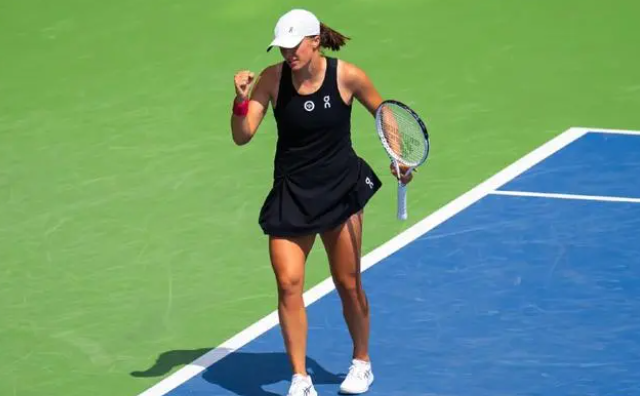 女网大冷门!斯瓦泰克翻车,郑钦文终结者出局,2名种子选手进4强