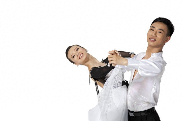 最近苏翊鸣和朱易的恋情曝光