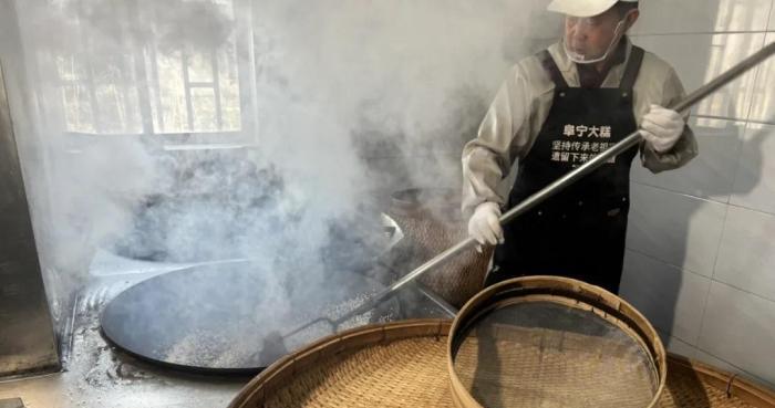 （新春走基层）江苏阜宁：非遗技艺“牵手”现代工艺 “老味道”闯出新销路