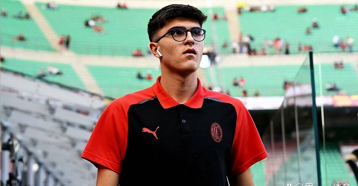 20岁新星收获续约邀请:AC米兰本赛季最大惊喜,率新人让人淡忘特奥