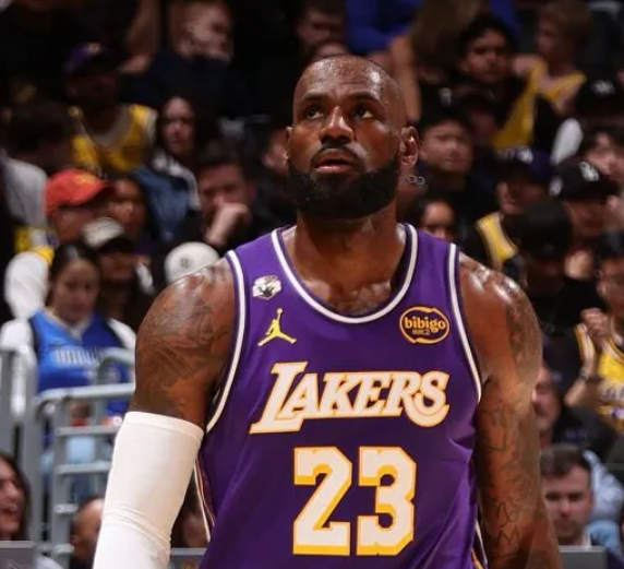 久违了！詹姆斯本场28+10+12砍下三双，上次还是25年2月2日