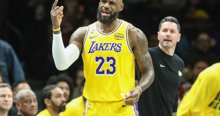 詹姆斯你太狠了，41岁又爆发，连破2项80年NBA纪录，还能签大合同