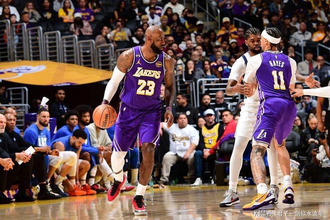 湖人124-104大胜独行侠，一战让人看清以下三位球员！