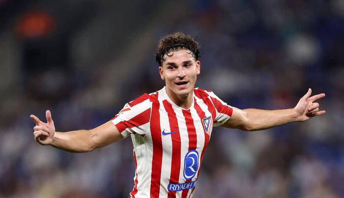 巴萨今夏锁定新中锋,关键交易临近完成,多方意愿强烈效仿皇马成功经验