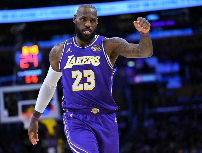 詹姆斯是最老三双先生！历史前十七、他有16个位置！