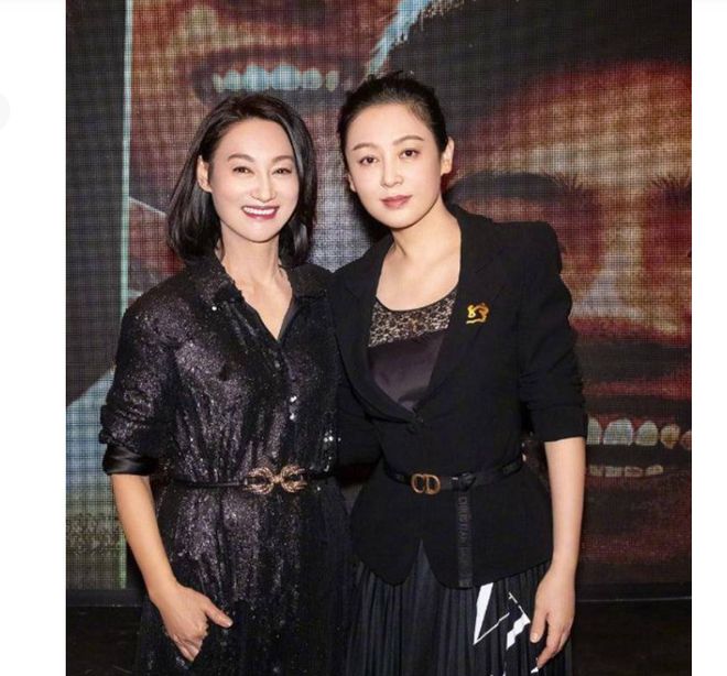 陈红保养的不错，但气质还是惠英红赢了，眉眼里英气十足！