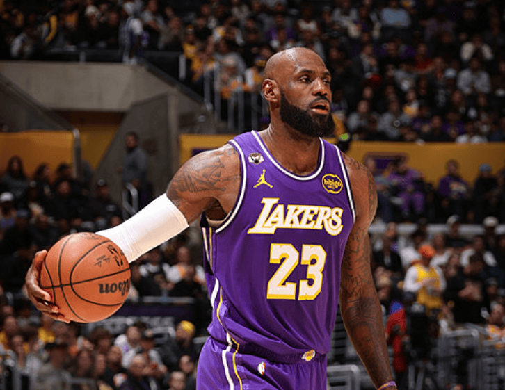 还能打！詹姆斯拿到本赛季首次三双，也是生涯第123次三双