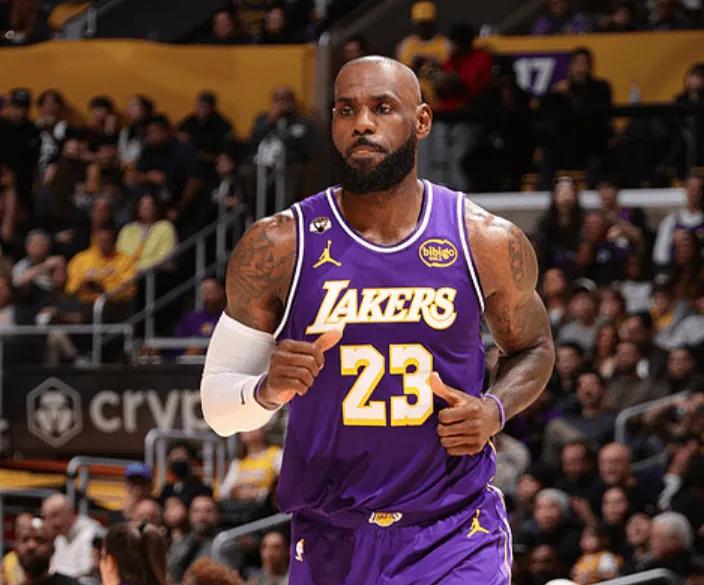 [流言板]历史最年老三双:詹姆斯41岁45天第一,马龙40岁127天第二