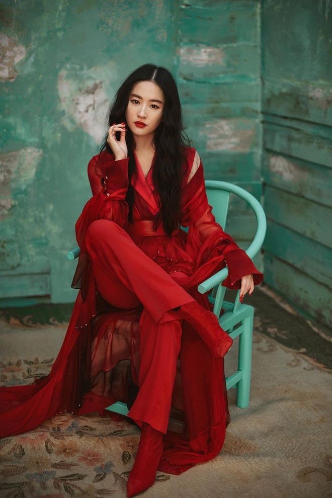 网红款明星美则美矣毫无灵魂，惠英红文淇春夏才是故事感美人