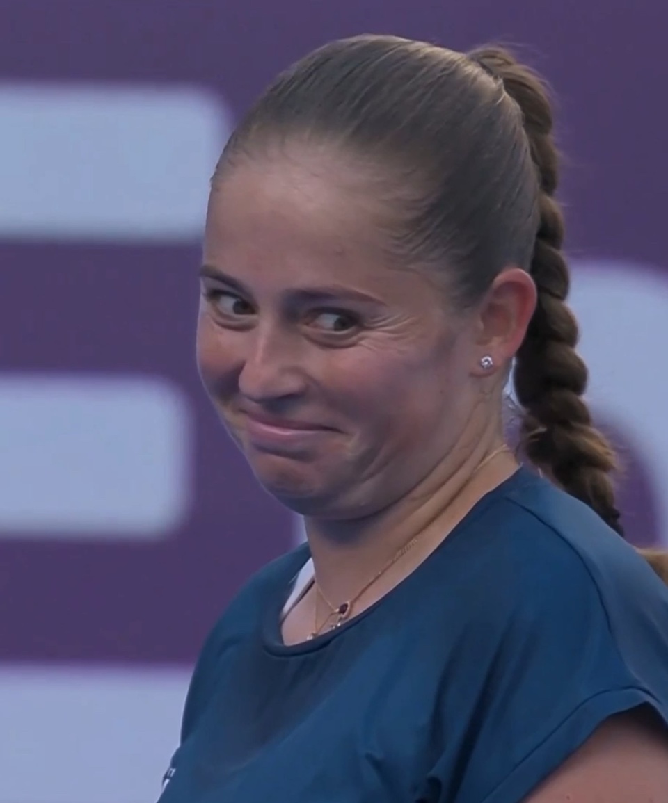 奥斯塔彭科一日双胜后因看斯瓦泰克比赛 在发布会迟到10分钟