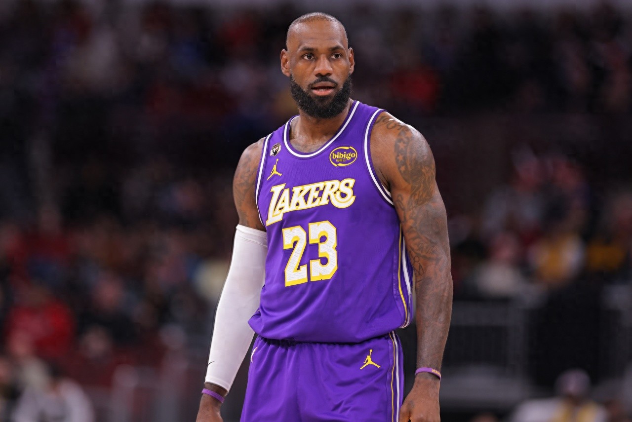 数据帝：詹姆斯三双刷5项里程碑，杨瀚森竞争对手创队史最年轻