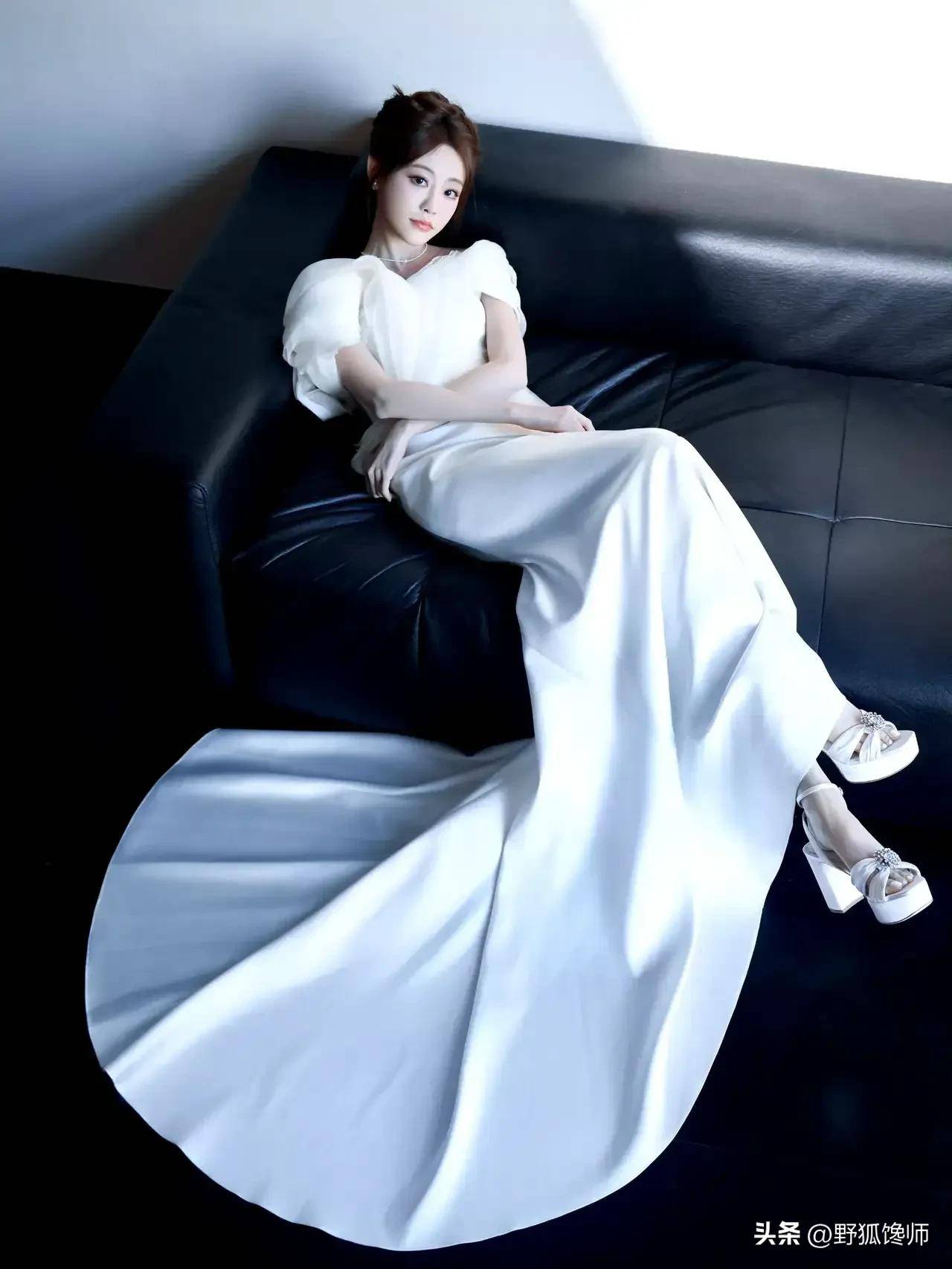 祝绪丹宛如天仙,颜值身材内娱甜妹,前途不可限量。